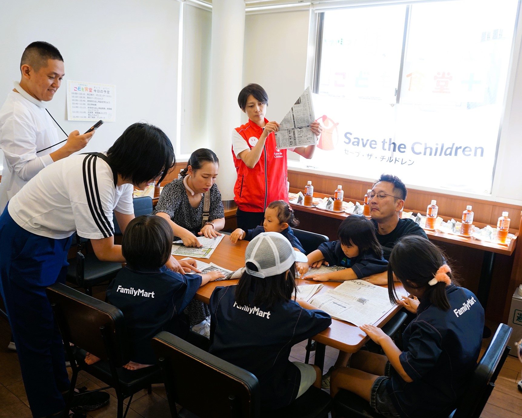 新聞紙での紙コップづくり